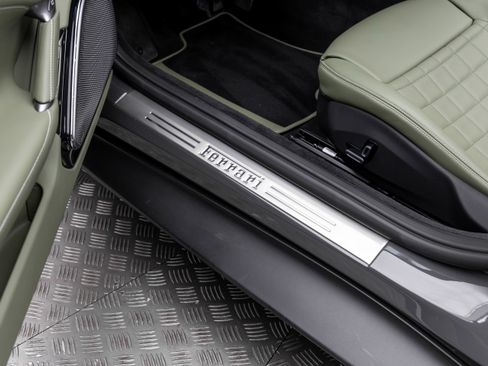 Certified 2025 Ferrari Roma Spider RWD image 17