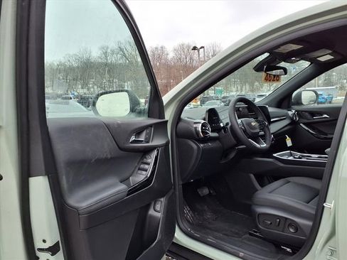 New 2026 Chevrolet Equinox LT w/ Convenience Package II AWD/4WD image 10