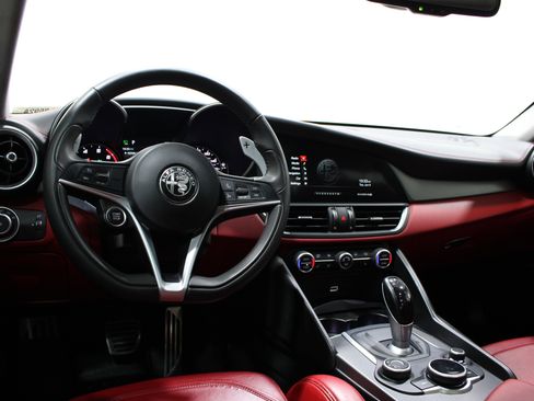 Used 2018 Alfa Romeo Giulia Ti Sport w/ Quick Order Package 22S Sport AWD/4WD image 2