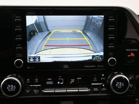 Used 2021 Toyota Highlander Limited AWD/4WD image 15