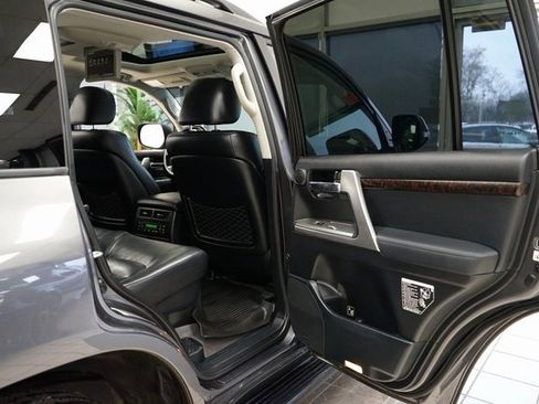 Used 2013 Toyota Land Cruiser image 55