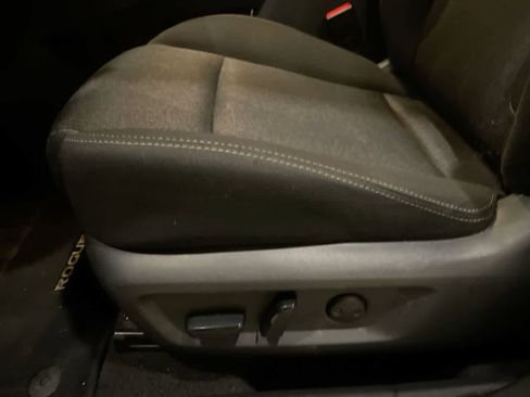 Used 2024 Nissan Rogue SV image 12