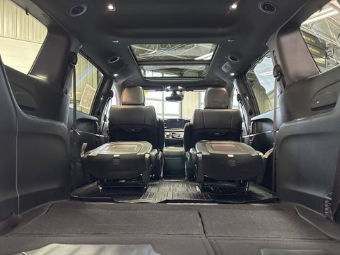 Used 2025 Chrysler Pacifica Limited image 40