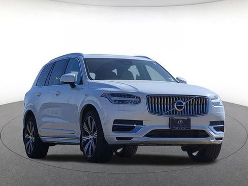 Used 2025 Volvo XC90 T8 Ultra AWD/4WD image 3