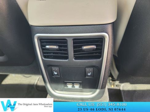 Used 2018 Chrysler 300 Limited image 18