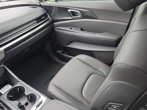 New 2026 Kia Carnival SX w/ SX Dark Edition Package FWD image 16