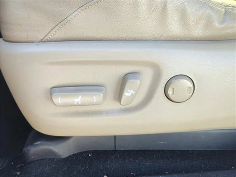 Used 2013 Toyota 4Runner Limited image 9