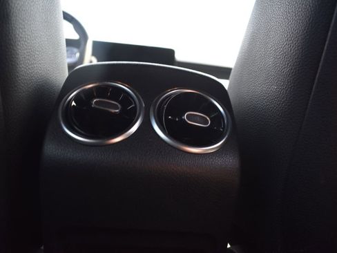 Used 2022 Mercedes-Benz GLB 35 AMG 4MATIC image 30