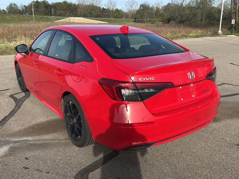 Used 2023 Honda Civic Sport image 3