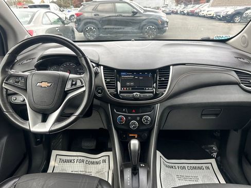 Used 2018 Chevrolet Trax LT w/ LT Convenience Package image 18