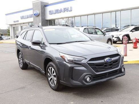 Used 2025 Subaru Outback Premium AWD/4WD image 1