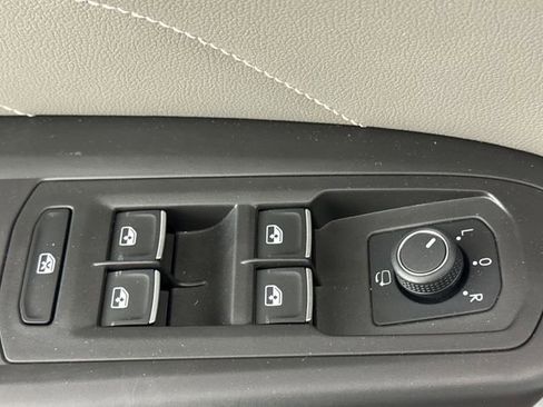 Used 2023 Volkswagen Atlas Cross Sport SEL Premium R-Line image 19