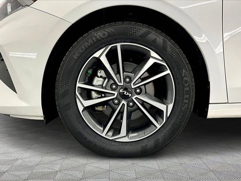 Used 2024 Kia Forte LXS image 9