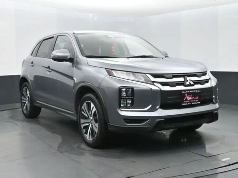 Used 2024 Mitsubishi Outlander Sport SE image 2