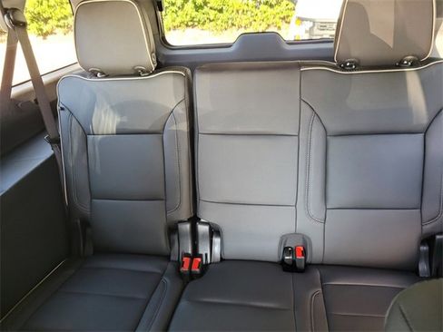 New 2025 Chevrolet Suburban Premier image 17