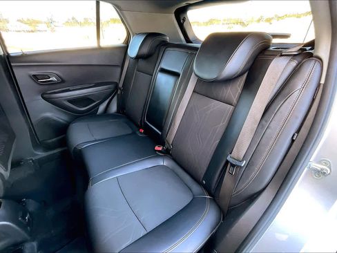 Used 2019 Chevrolet Trax LT w/ LT Convenience Package image 21