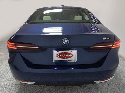 Used 2026 BMW 530i w/ Premium Package RWD image 4