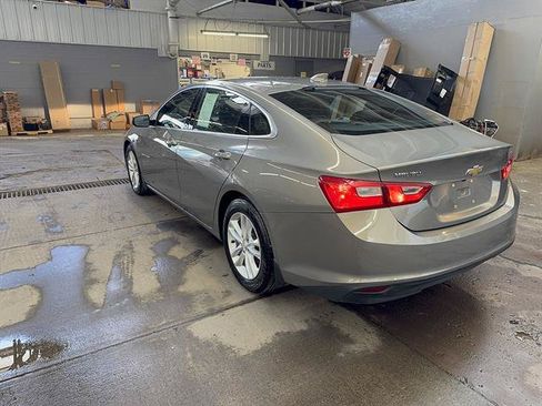 Used 2017 Chevrolet Malibu LT FWD image 3