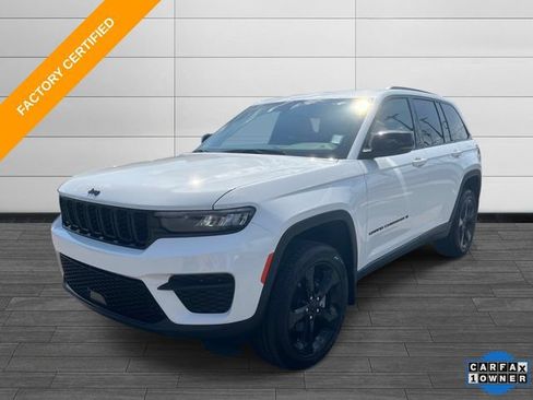 Certified 2025 Jeep Grand Cherokee Altitude AWD/4WD image 8