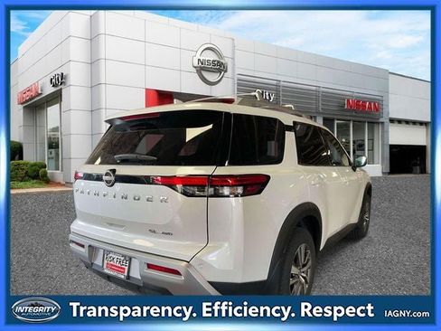Used 2025 Nissan Pathfinder SL AWD/4WD image 6