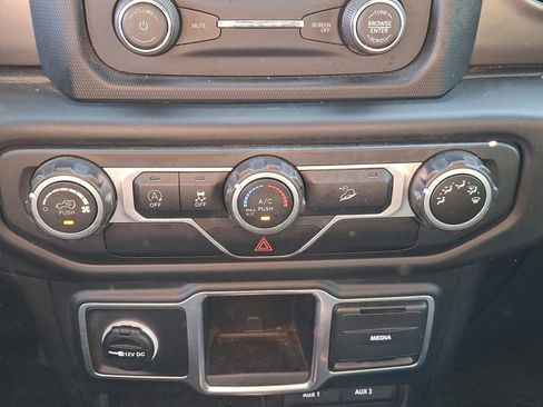 Certified 2018 Jeep Wrangler Unlimited Sport image 15