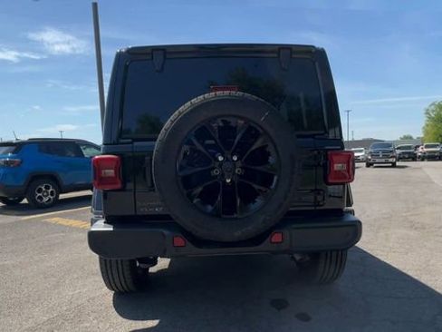 Used 2025 Jeep Wrangler Unlimited Sahara w/ Safety Group AWD/4WD image 7