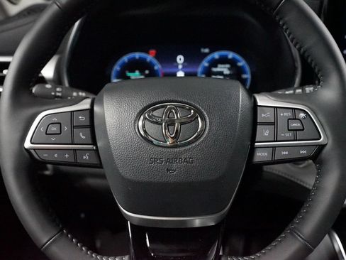 Certified 2026 Toyota Highlander Platinum AWD/4WD image 12