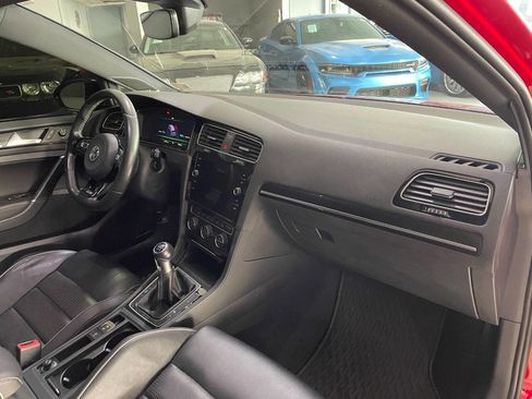Used 2019 Volkswagen Golf R 4-Door image 30