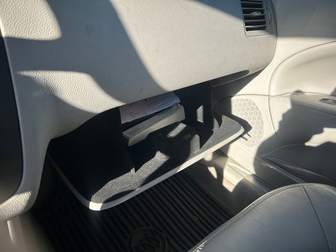 Used 2009 Buick Lucerne CXL w/ Driver Confidence Package image 25