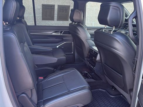Used 2024 Jeep Wagoneer L Series II w/ Premium Group I AWD/4WD image 28