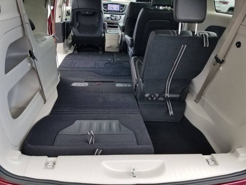 Used 2023 Chrysler Pacifica Touring-L AWD/4WD image 20