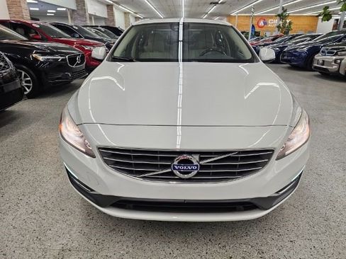 Used 2016 Volvo S60 T5 Premier image 2