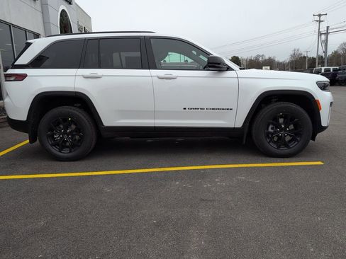 New 2026 Jeep Grand Cherokee Altitude AWD/4WD image 2