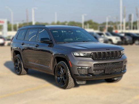 Used 2024 Jeep Grand Cherokee L Limited w/ Black Appearance Package AWD/4WD image 6