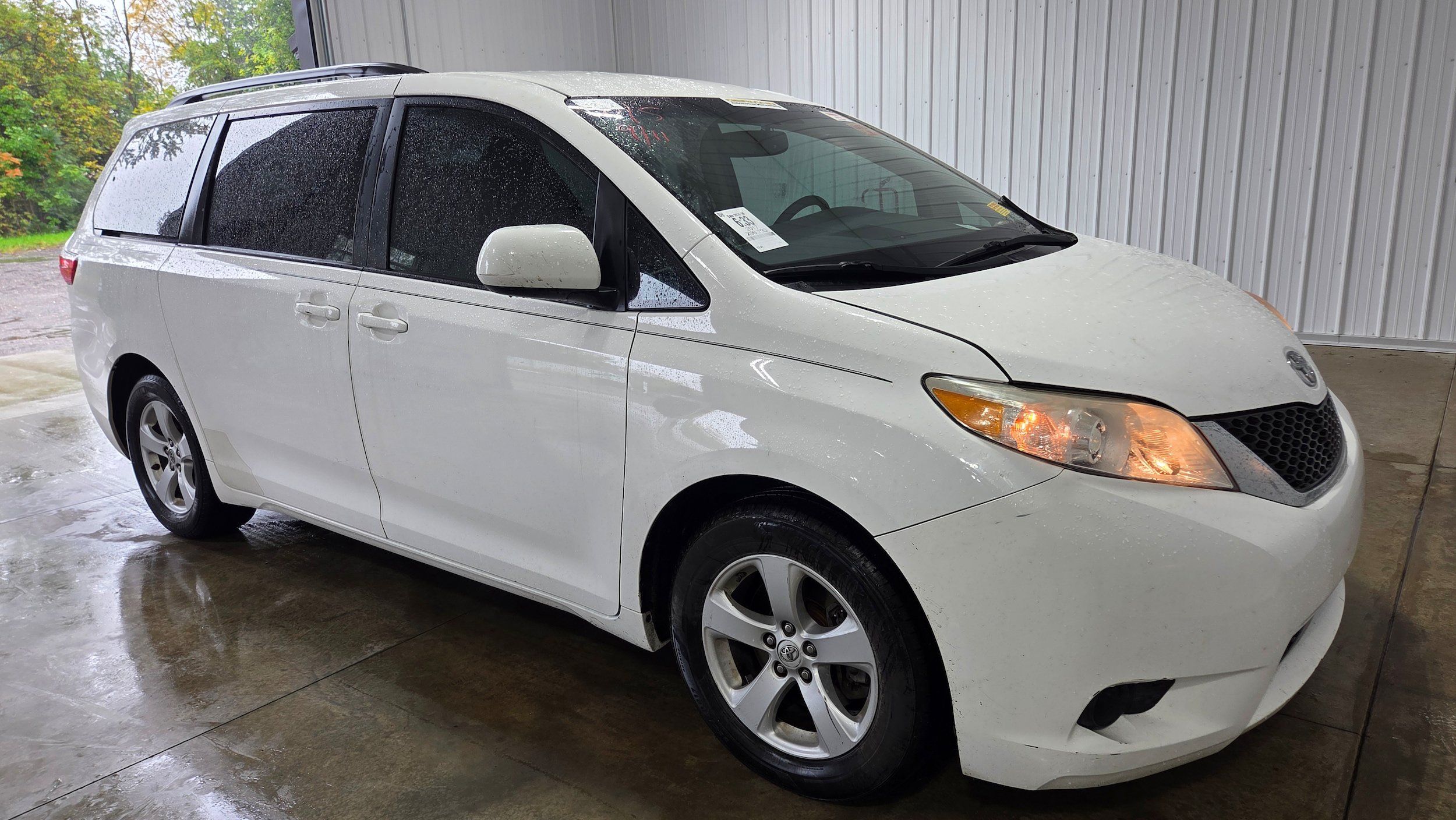 Used 2017 Toyota Sienna LE FWD image 3