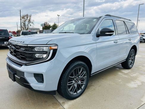 New 2025 Ford Expedition Platinum w/ Stealth Performance Package image 47