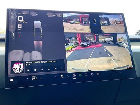 Used 2025 Tesla Cybertruck AWD Crew Cab image 23