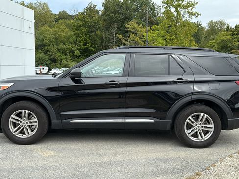 Used 2022 Ford Explorer XLT w/ Equipment Group 202A image 7