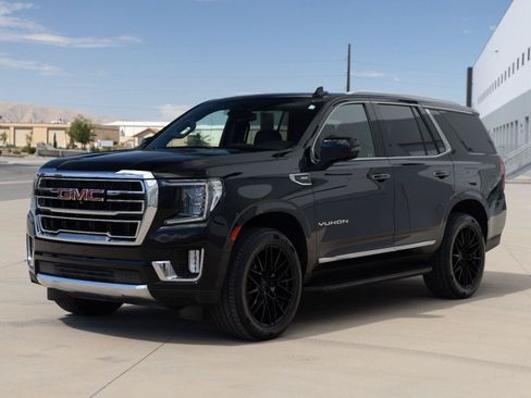 Used 2024 GMC Yukon SLT w/ SLT Luxury Package AWD/4WD image 4