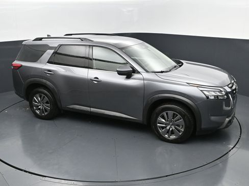 Used 2025 Nissan Pathfinder SV AWD/4WD image 33