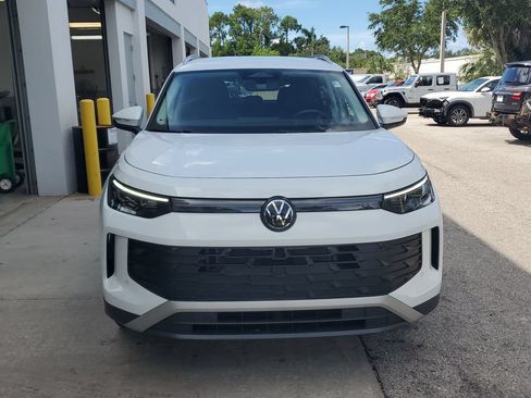 Certified 2026 Volkswagen Tiguan SE AWD/4WD image 9