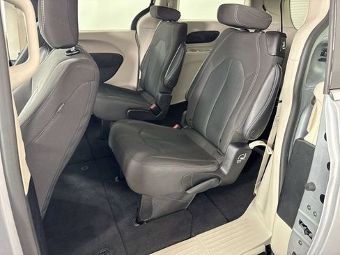Used 2023 Chrysler Voyager LX FWD image 21