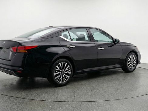 Used 2025 Nissan Altima 2.5 SV FWD image 9