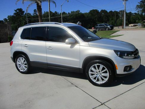 Used 2013 Volkswagen Tiguan SE FWD image 1