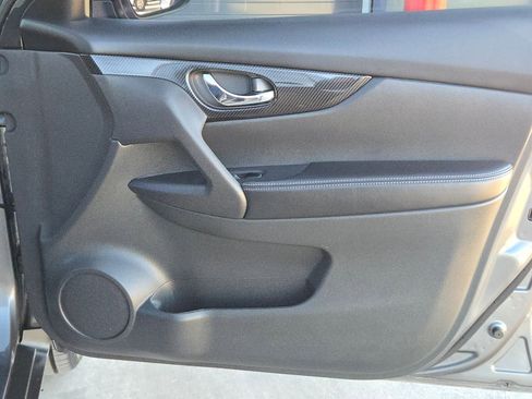 Used 2019 Nissan Rogue SL image 31