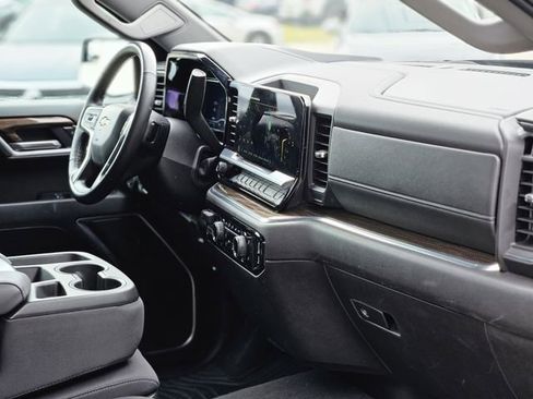 Used 2025 Chevrolet Silverado 1500 LT RWD image 13