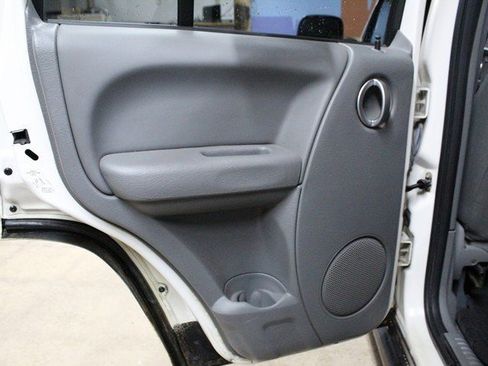 Used 2006 Jeep Liberty Limited image 14