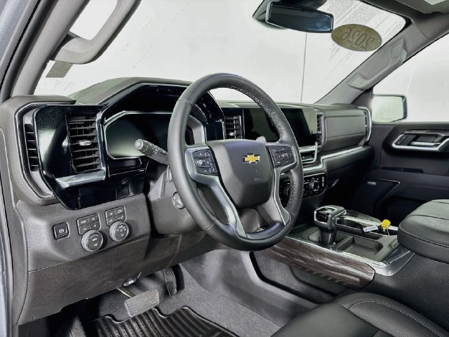 Used 2026 Chevrolet Silverado 1500 LTZ w/ LTZ Premium Package AWD/4WD image 9