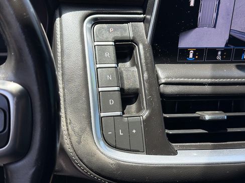 Used 2021 Chevrolet Tahoe Z71 w/ Z71 Off-Road Package AWD/4WD image 15