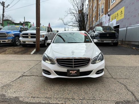 Used 2014 Mercedes-Benz E 350 4MATIC Sedan image 3